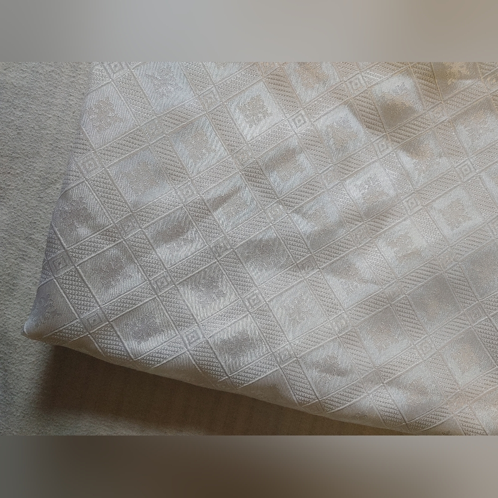 White Satin Patterned Tablecloth - Picture 3 of 3